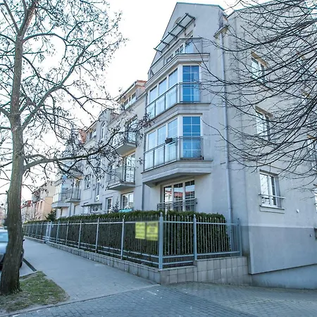 Uroczy Z Parkingiem Apartment *