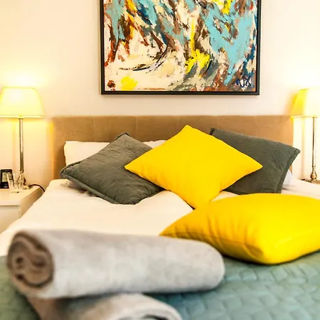 Uroczy Z Parkingiem *