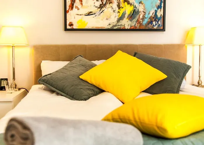 Uroczy Z Parkingiem *